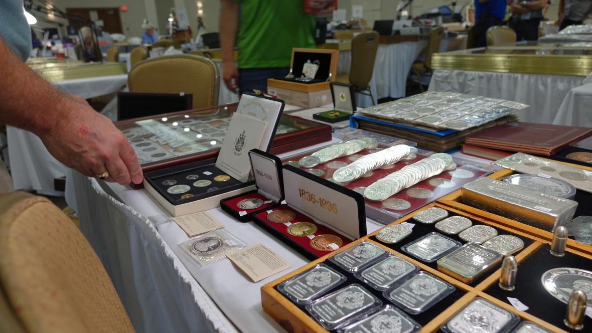 coin-collector-royal-numismatics-association-show-ottawa-2016